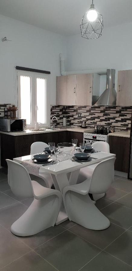 Thania'S House ,4 Minutes From The Center Of Hermoulis エルムポリ エクステリア 写真