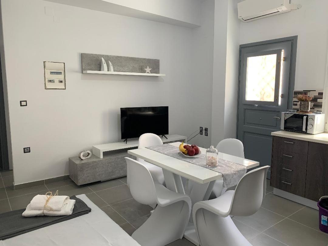 Thania'S House ,4 Minutes From The Center Of Hermoulis エルムポリ エクステリア 写真