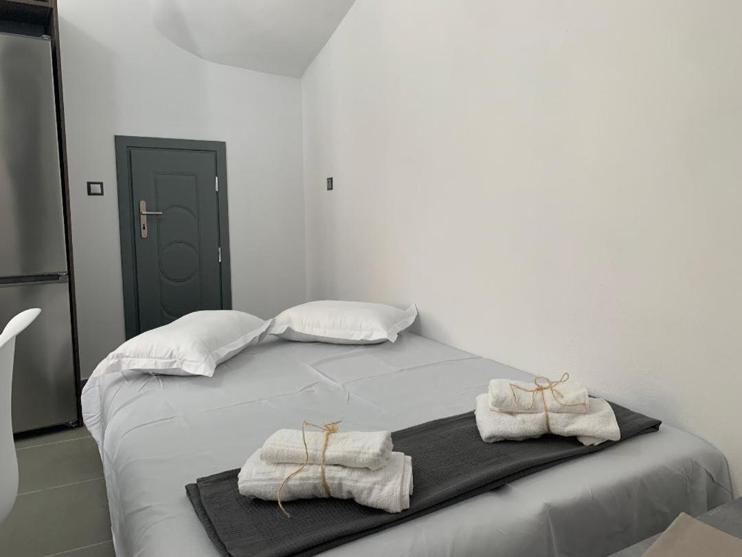 Thania'S House ,4 Minutes From The Center Of Hermoulis エルムポリ エクステリア 写真
