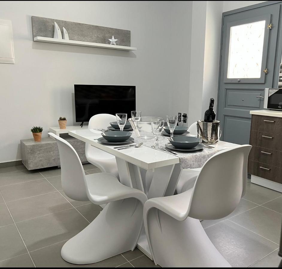 Thania'S House ,4 Minutes From The Center Of Hermoulis エルムポリ エクステリア 写真
